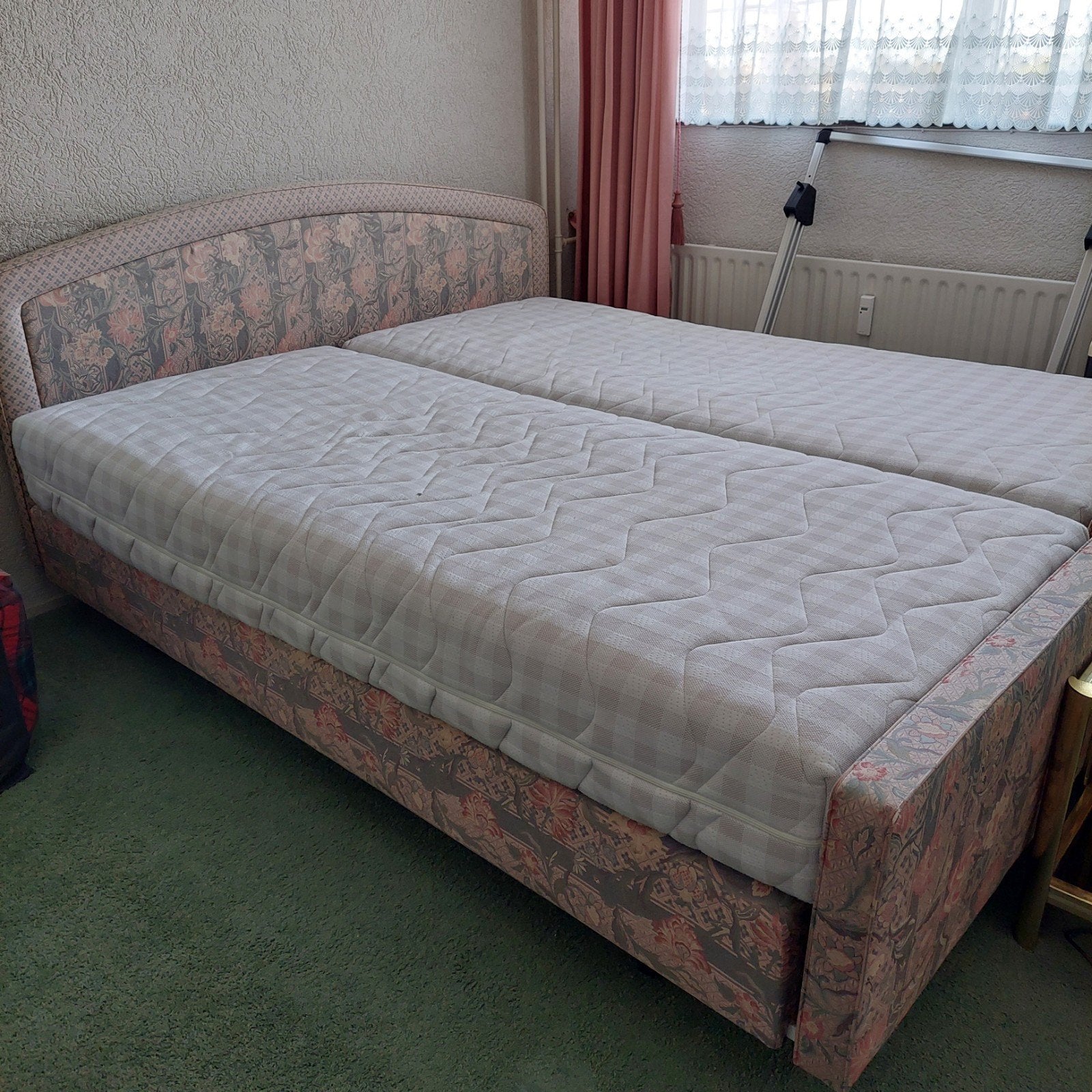 GRATIS op te halen 2 boxspringbedden met matrassen, Ophalen, Gebruikt, 90 cm, .