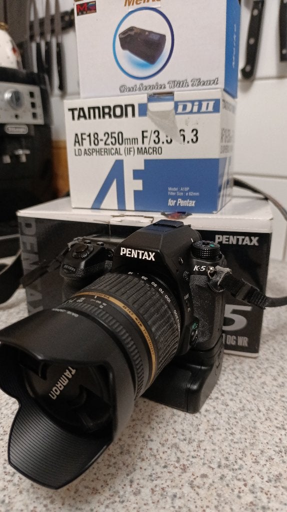 Pentax K5-- MeiKe Batterijgrip--Tamron 18-250 ., Ophalen, 16 megapixels, Zo goed als nieuw, Pentax