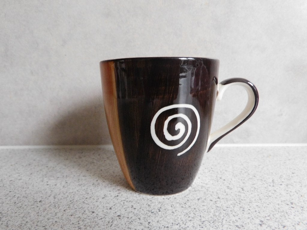 Senseo mok 150 ml. Bruin Spiraal Vic's Handpainted, Overige merken, Zo goed als nieuw, Overige stijlen, Porselein