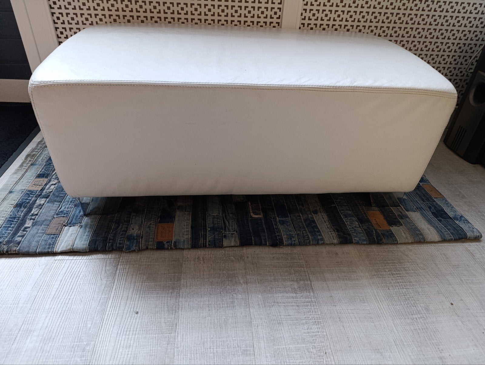 Witte lederen hocker, Huis en Inrichting, Banken | Voetenbanken en Poefen, Ophalen, Gebruikt, Leer, 75 tot 100 cm