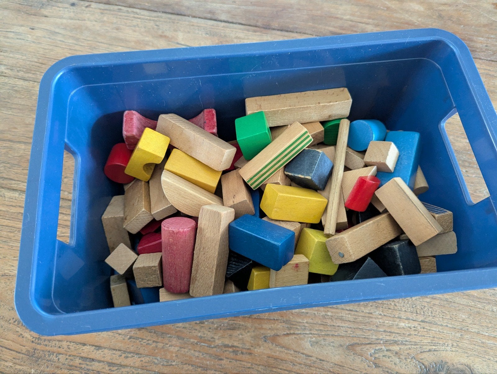 Kistje met houten blokken bouwstenen, Ophalen of Verzenden, Gebruikt, Overige typen