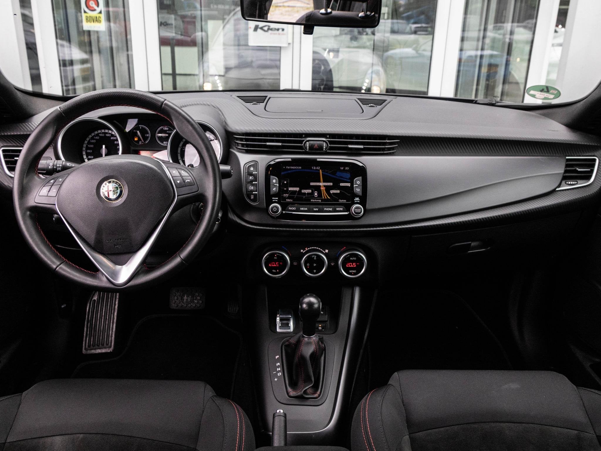 Alfa Romeo Giulietta 1.4 T Sprint, Euro 6, 4 cilinders, Alcantara, Zwart