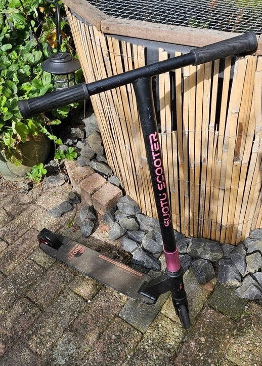 Suotu Stuntstep Zwart/Roze - Gebruikt, Goede Staat, Ophalen, Gebruikt, Gewone step
