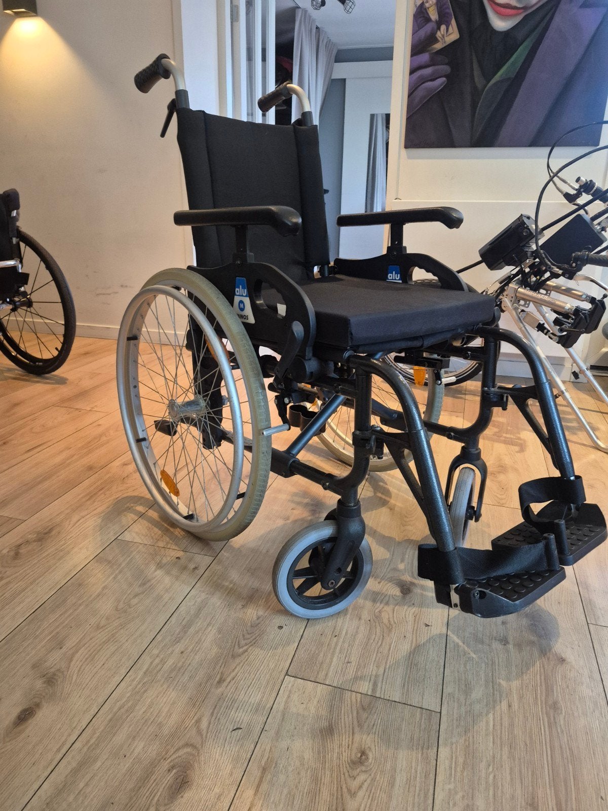 minos alu lichtgewicht vouwrolstoel, Diversen, Rolstoelen, Ophalen of Verzenden, Zo goed als nieuw, Duwrolstoel