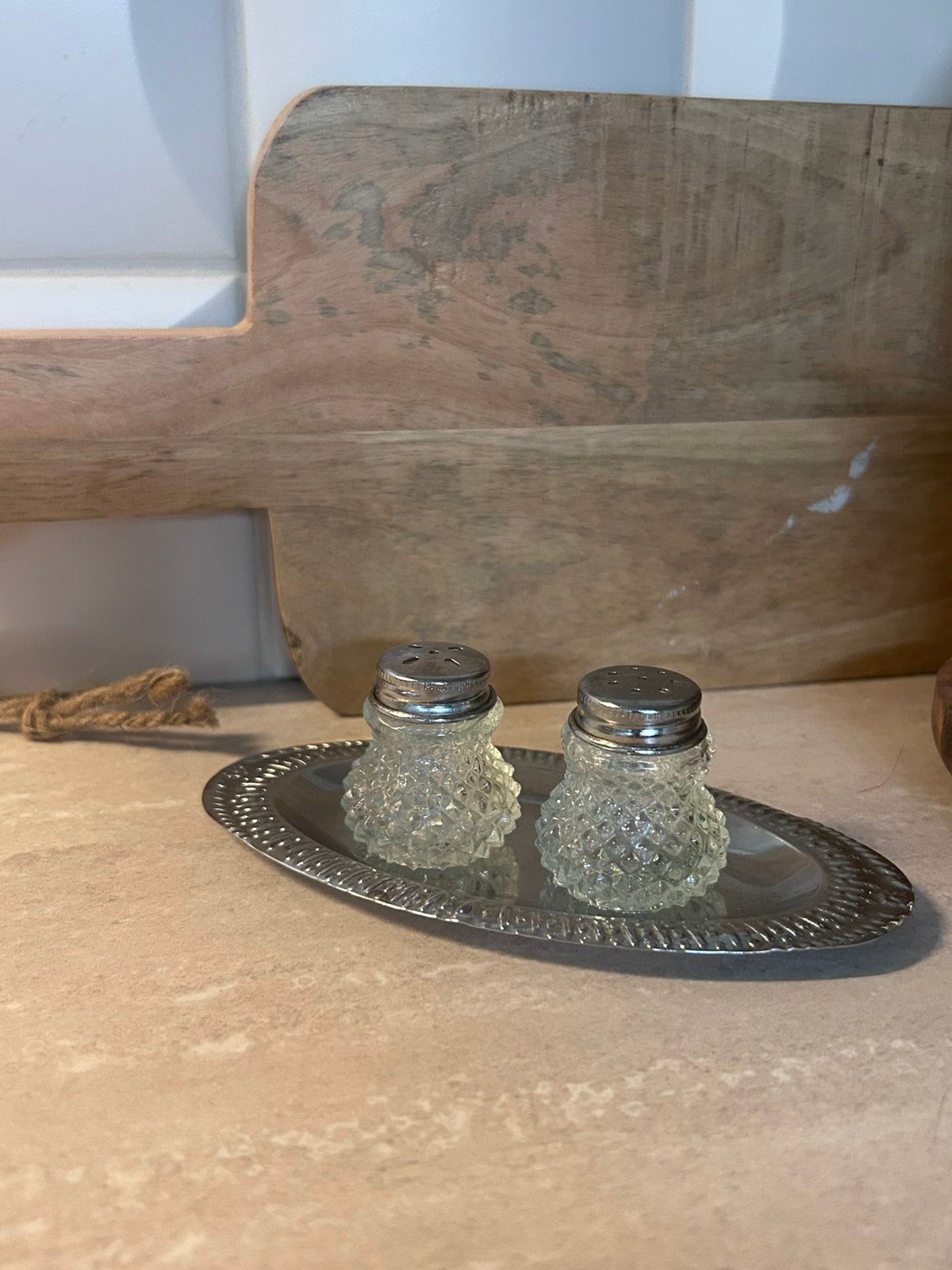 Charmante vintage zout- & peperstrooiers met dienbladje, Ophalen of Verzenden