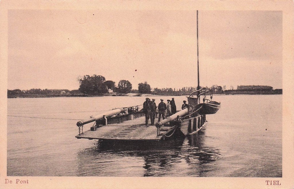 Tiel - De Pont met mannen erop (gel. 1924), Ophalen of Verzenden, 1920 tot 1940, Gelopen, Gelderland