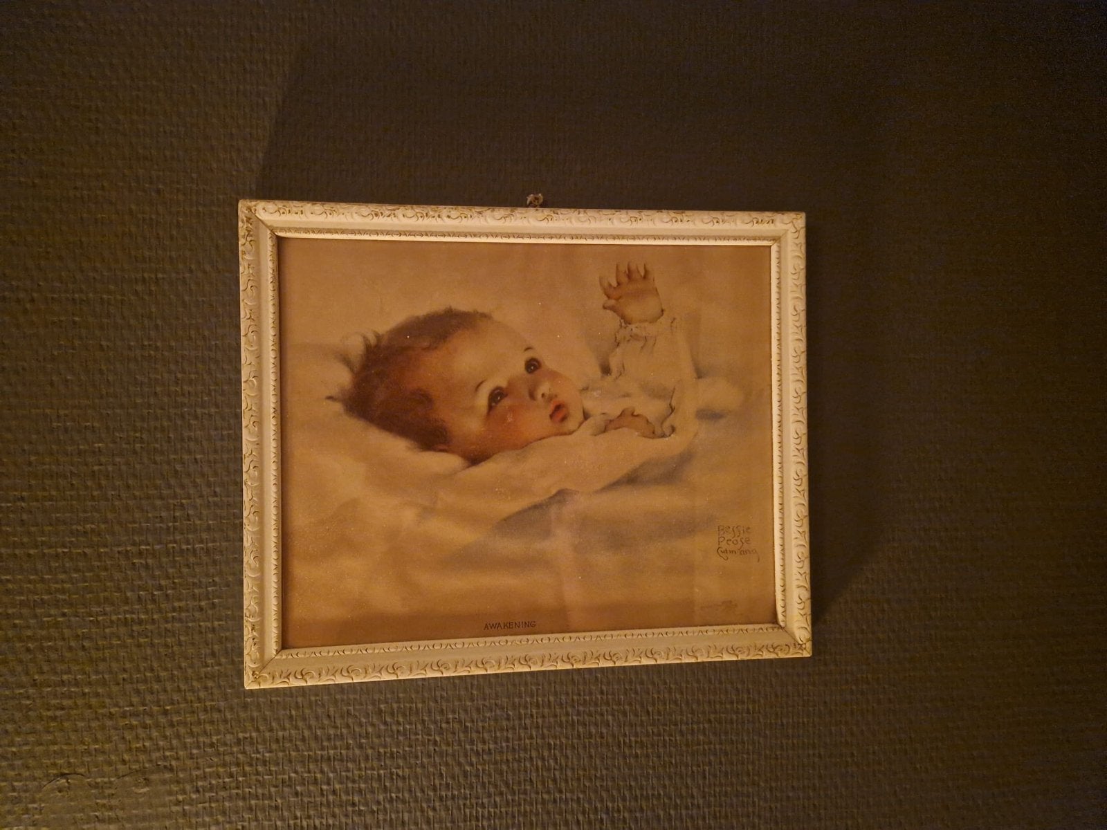 Vintage Bessie Pease Gutmann 'Awakening' baby print in lijst, Ophalen, Print, Print/reproductie, Achter glas