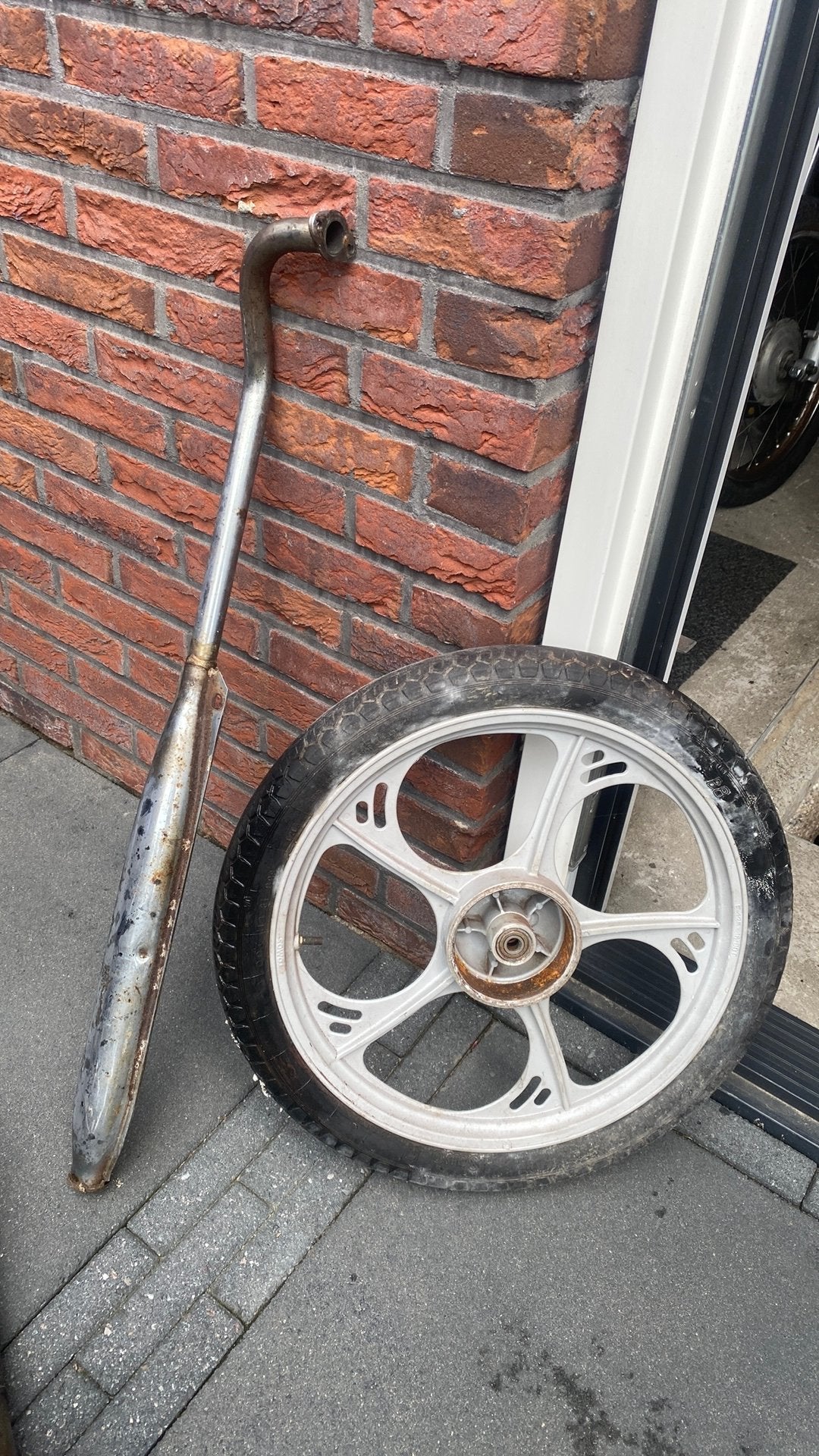 Tomos wiel en uitlaat, Ophalen, Zo goed als nieuw, Uitlaat