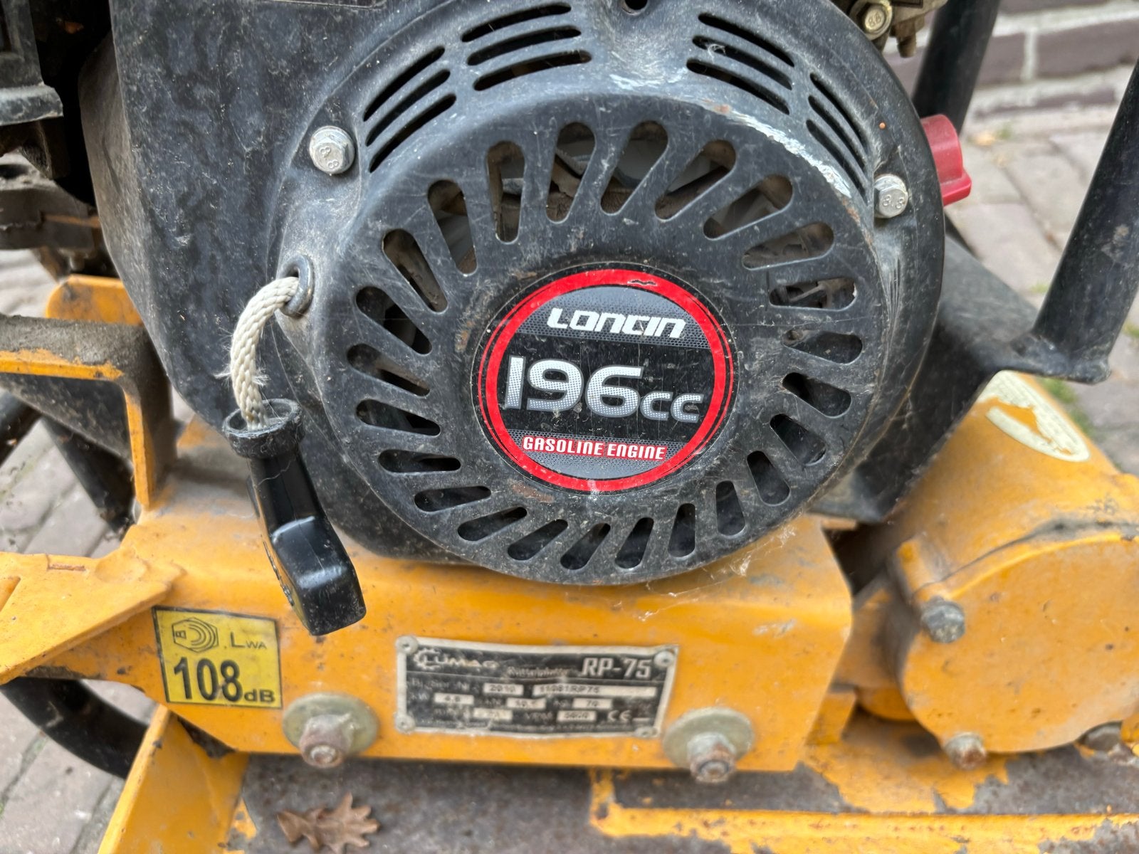 LUMAG RP-75 Trilplaat met Loncin 196cc benzinemotor, Ophalen