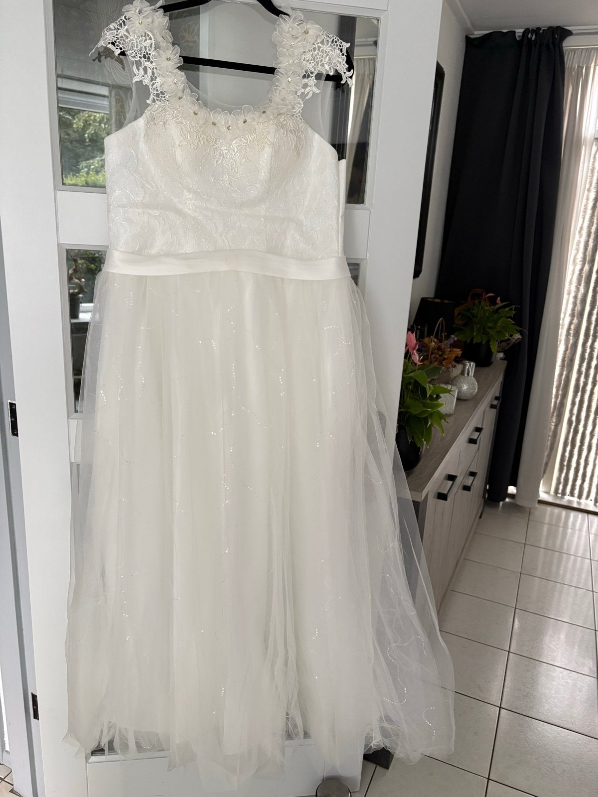 Elegante Trouwjurk met Kant en Tule - Maat 40, Ophalen of Verzenden, Zo goed als nieuw, Wit, Trouwjurk