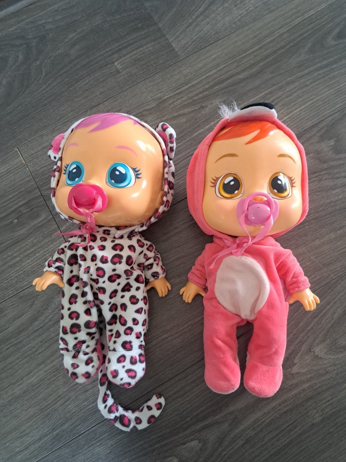 Twee Cry Babies poppen, Kinderen en Baby's, Speelgoed | Poppen, Ophalen of Verzenden, Gebruikt, Babypop