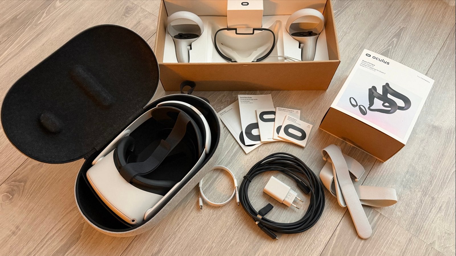 Meta Quest 2 VR-bril met accessoires en luxe case, Ophalen, Zo goed als nieuw, VR-bril, Overige platformen