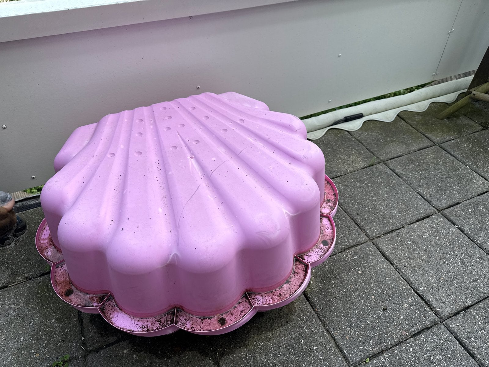 Roze schelp zandbak voor kinderen, Ophalen, Gebruikt