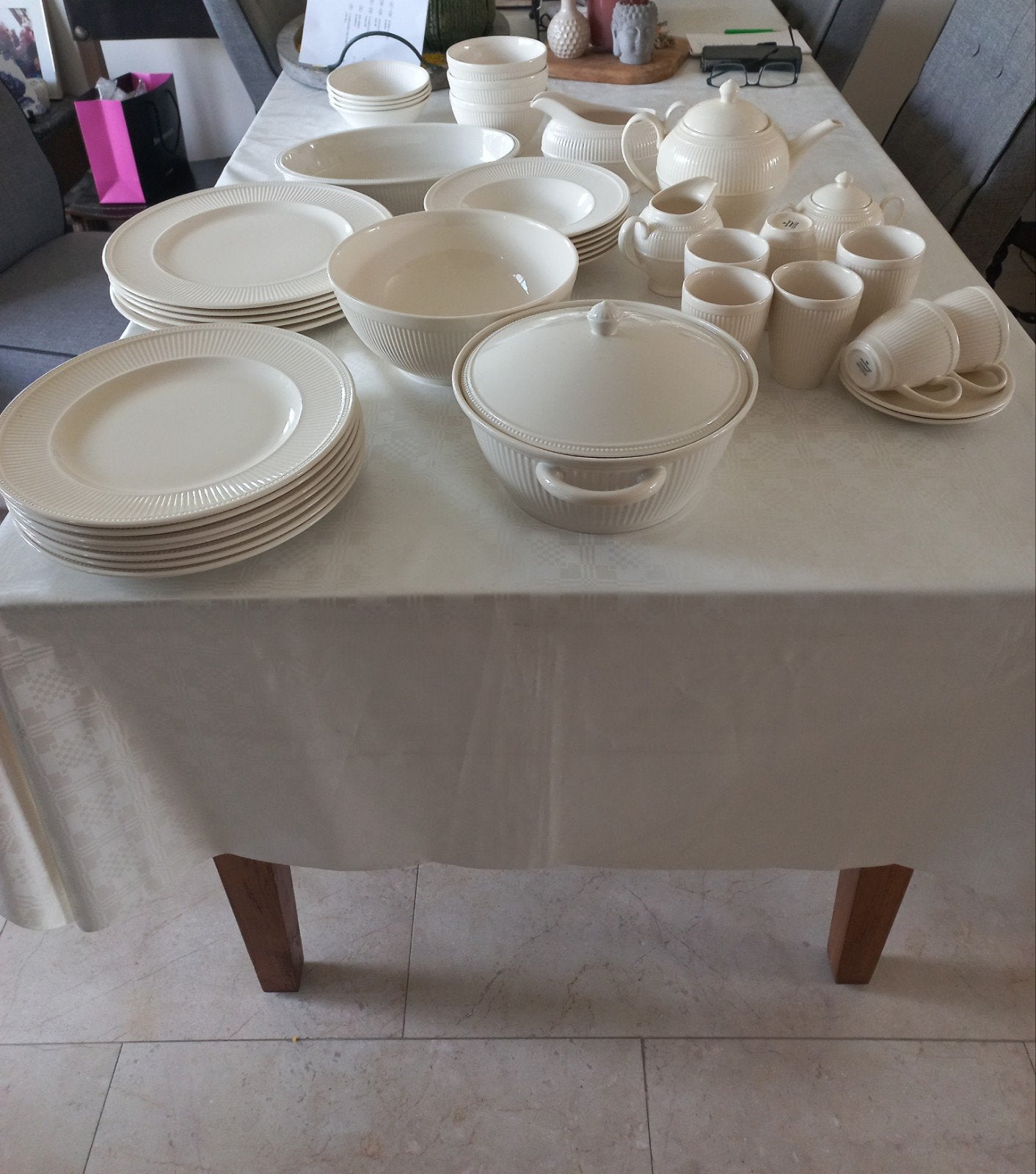 Uitgebreid Wedgwood Windsor Servies - Crèmekleurig, Huis en Inrichting, Ophalen, Zo goed als nieuw, Wedgwood, Porselein
