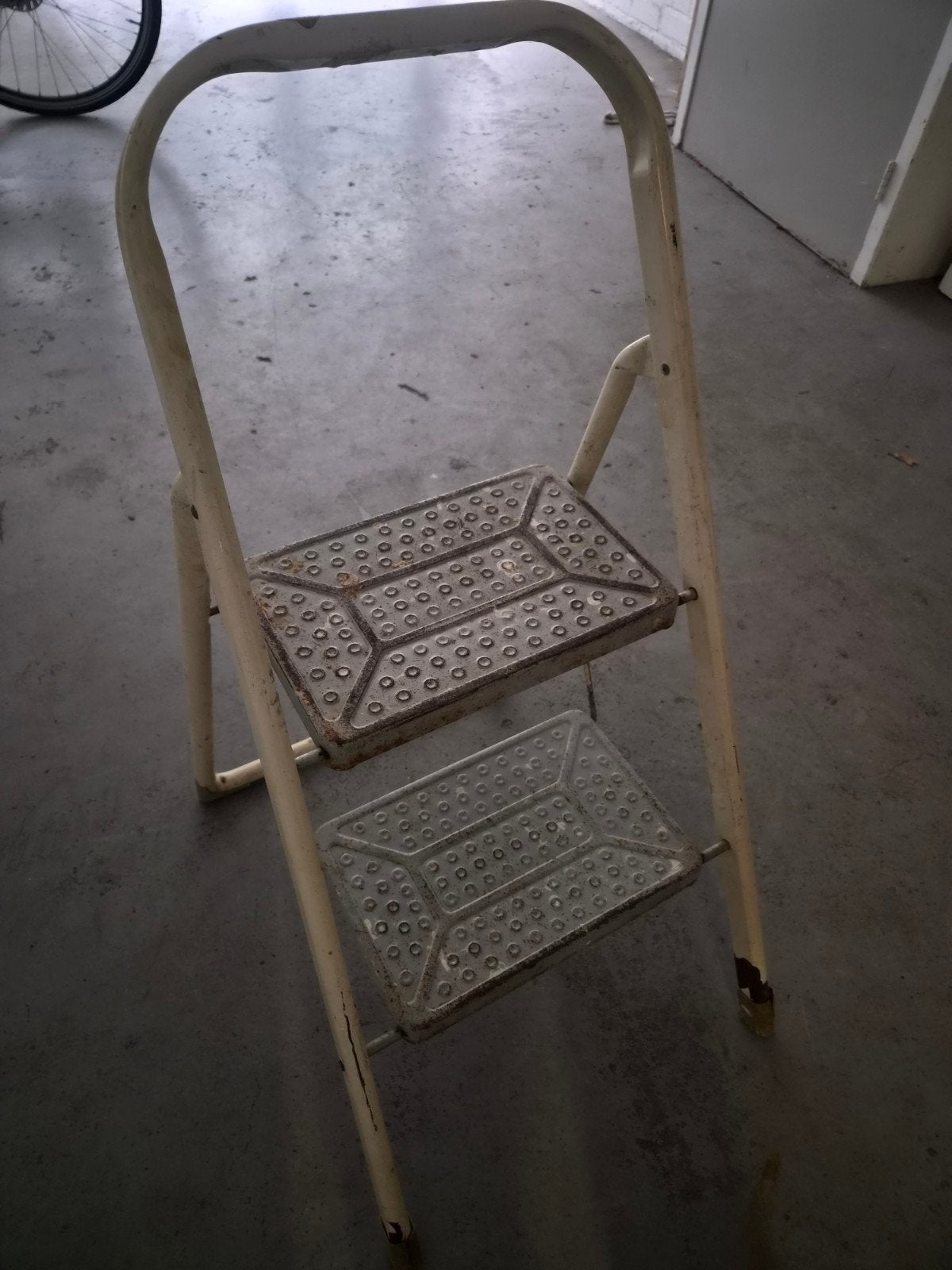 Oude metalen trapje met twee treden, Doe-het-zelf en Verbouw, Ophalen, Gebruikt, Minder dan 2 meter