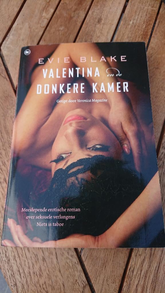 Valentina en de donkere kamer nieuw!!!, Ophalen of Verzenden, Nieuw, Evie Blake, Amerika