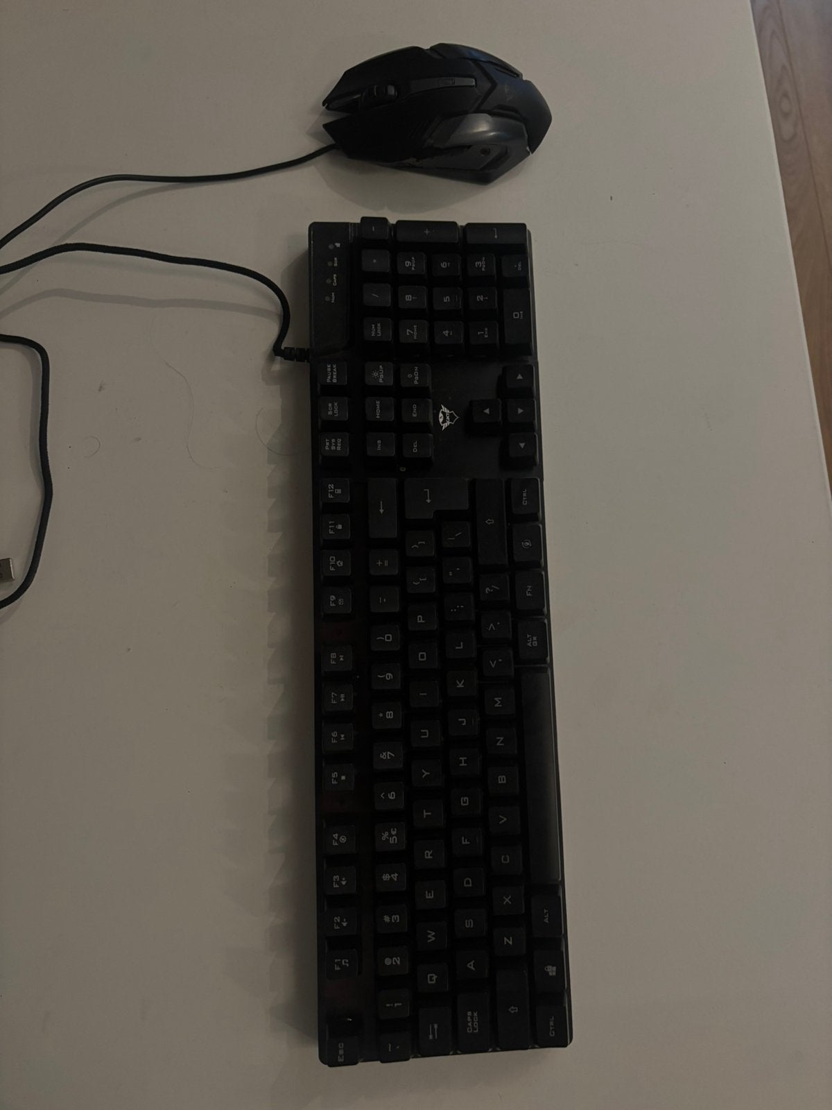 Game toetsenbord en muis gtx trust, Computers en Software, Ophalen of Verzenden, Zo goed als nieuw