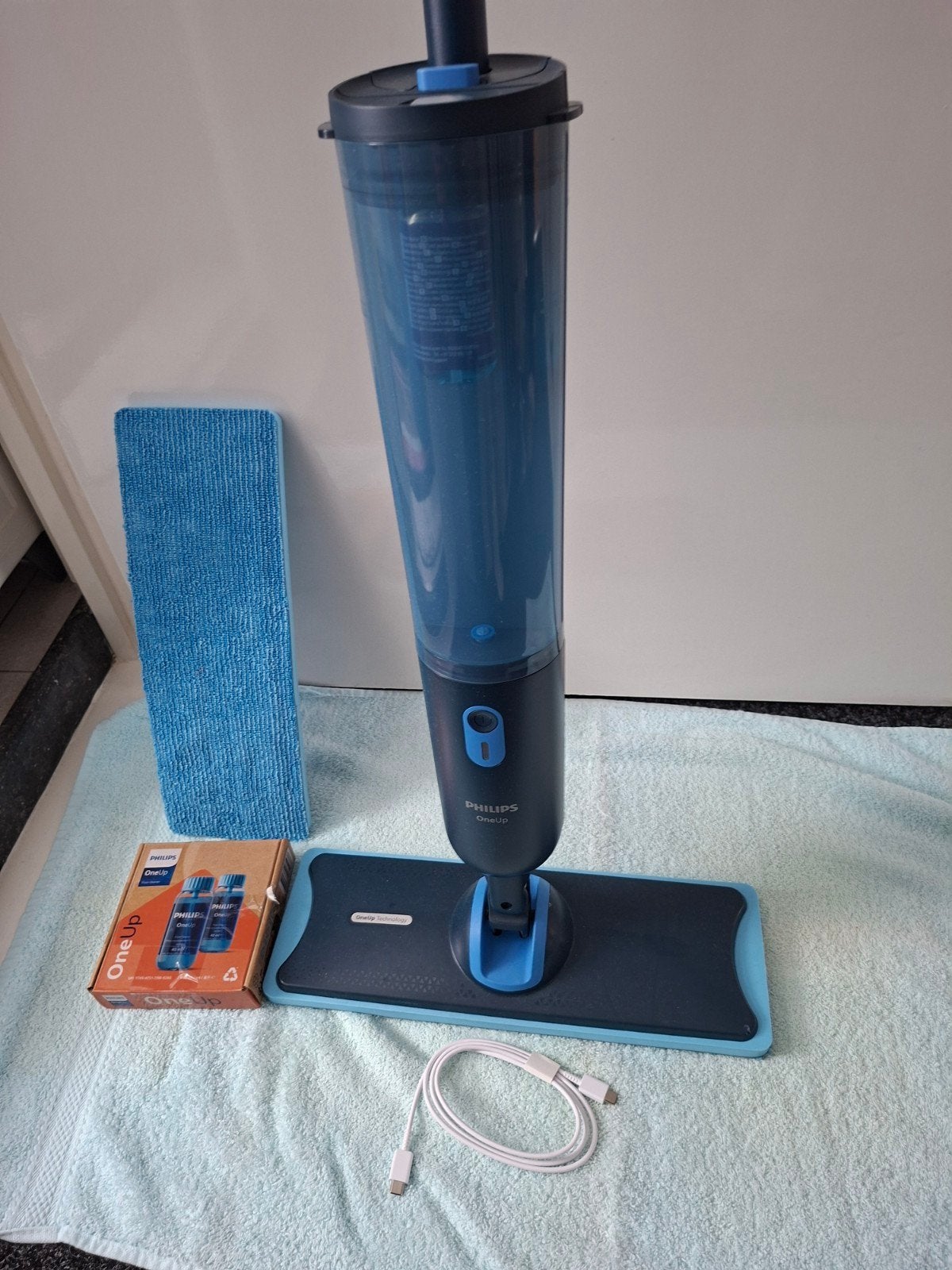 Philips One Up vloerreiniger elektrisch, Witgoed en Apparatuur, Ophalen, Zo goed als nieuw
