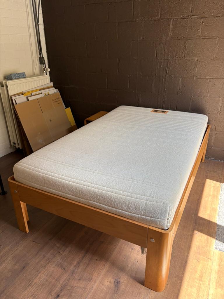 Auping auronde bed in hout (200x120 cm), Ophalen, Verstelbaar, Tweepersoons, Zo goed als nieuw