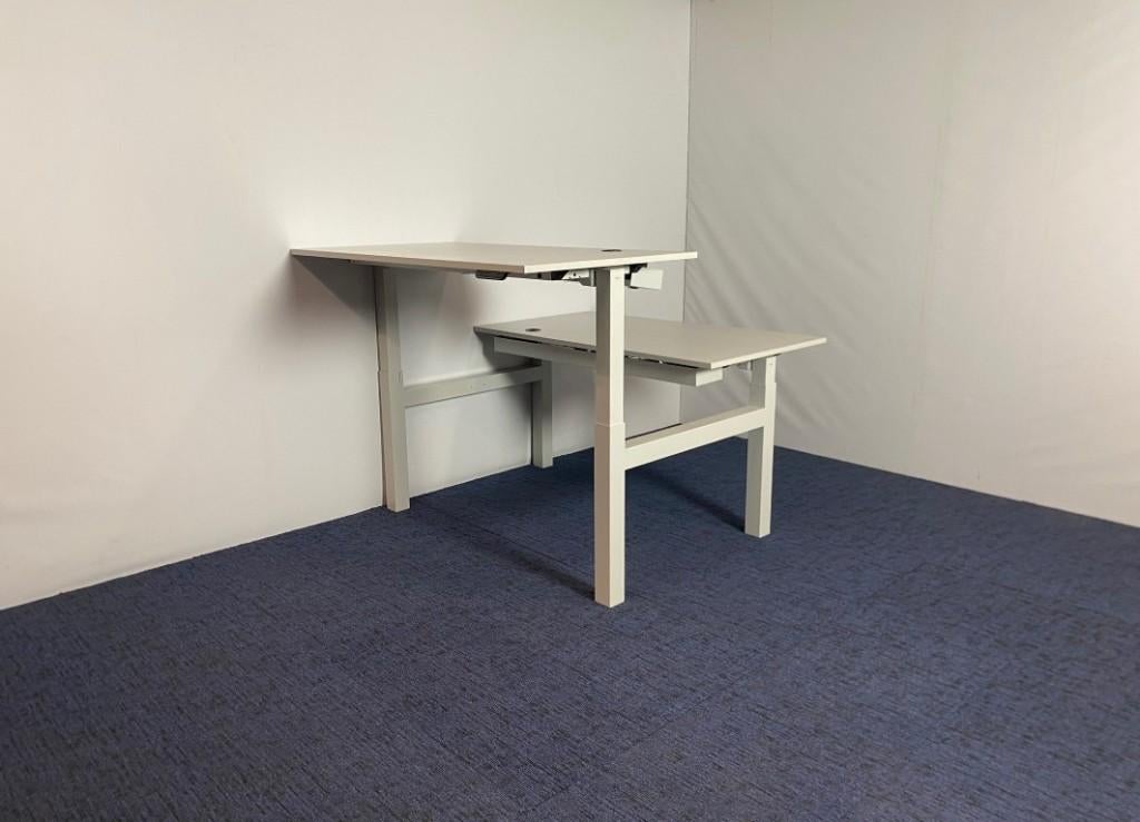 Bench zit/sta bureau Gispen (elektrisch) - 140 x 170 cm., Huis en Inrichting, Bureaus, Gebruikt, Elektrisch, In hoogte verstelbaar