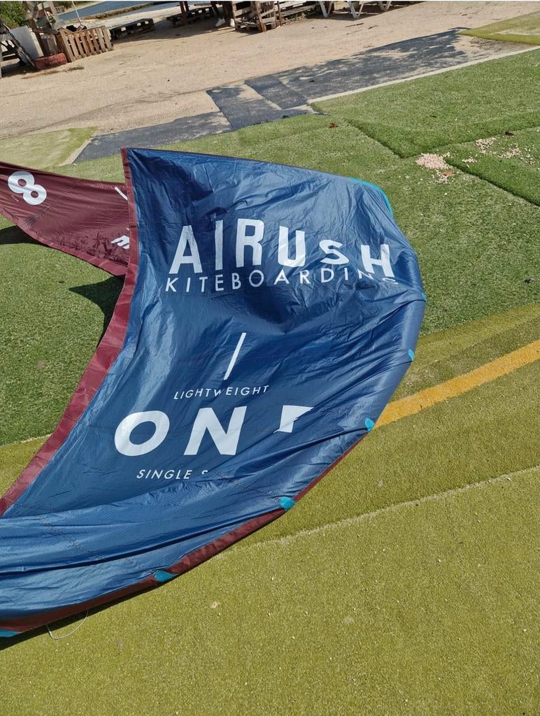 Airush kite(8), bar en pomp, Watersport en Boten, Kitesurfen, Kitesurf-set, 8 m², Geen board, Ophalen of Verzenden