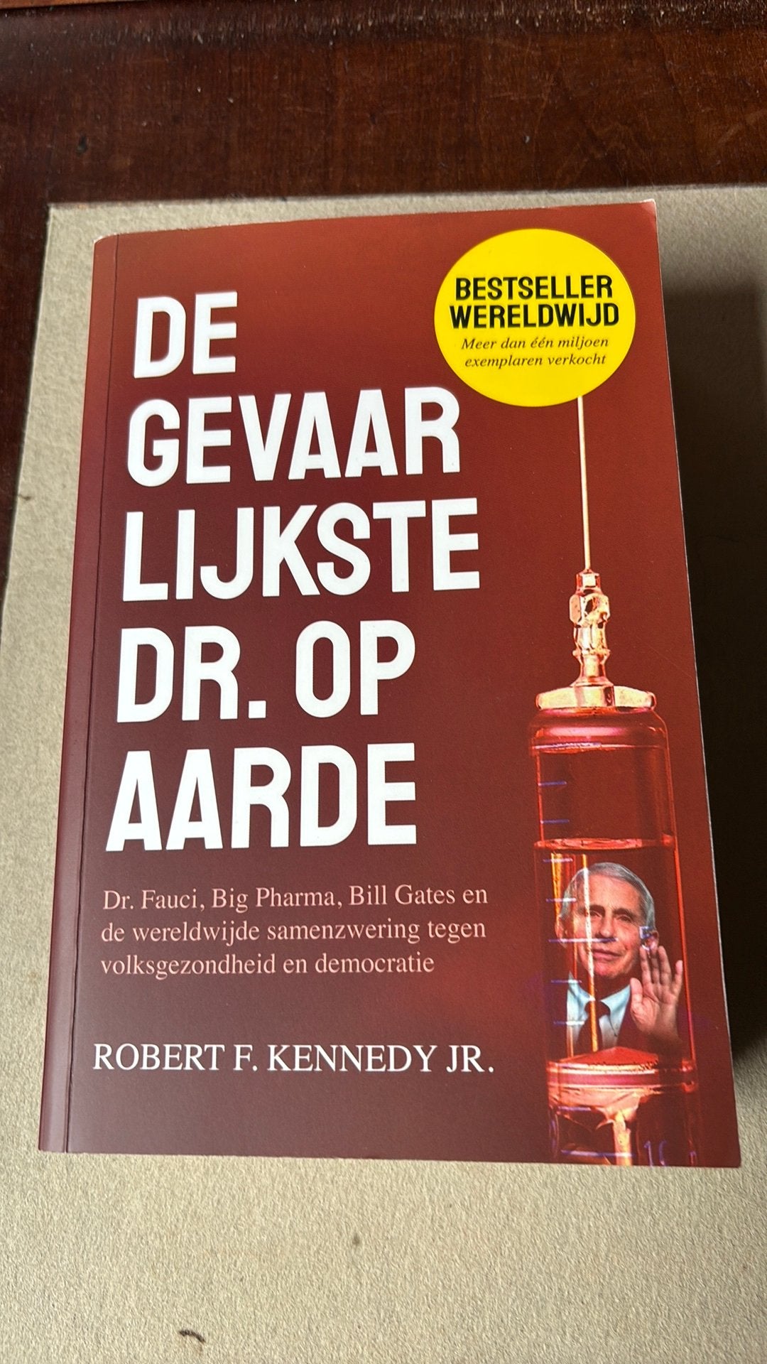 Robert F. Kennedy - De gevaarlijkste dr. op aarde, Ophalen of Verzenden, Zo goed als nieuw, Robert F. Kennedy