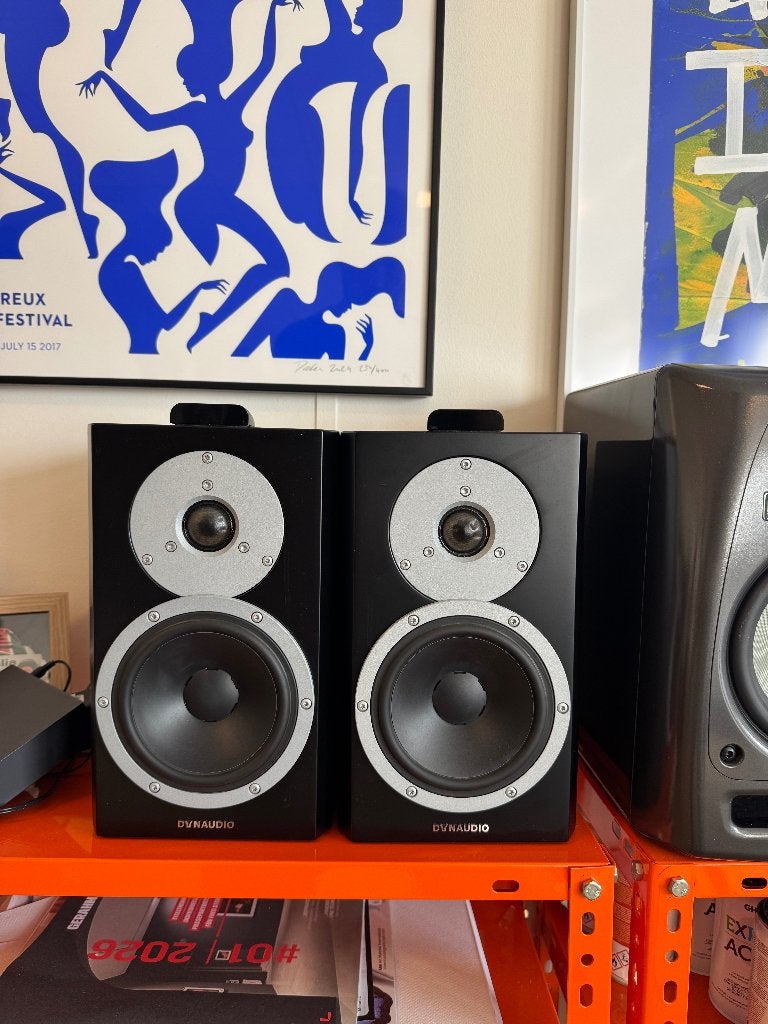 Dynaudio XEO 4 speakers + WIFI hub, Bluetooth, Zo goed als nieuw, 60 tot 120 watt, Boekenplank luidspreker