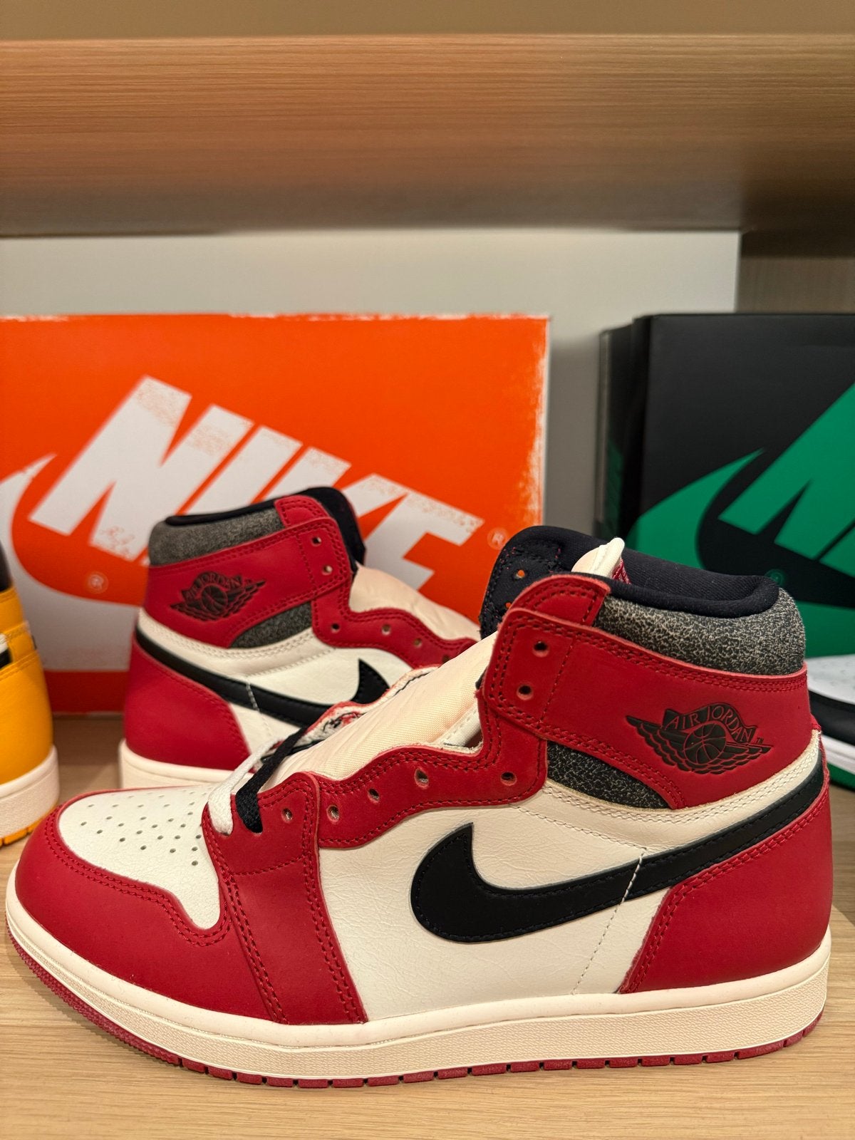 Nike Air Jordan 1 lost and found, Wit, Nieuw, Ophalen of Verzenden, Sneakers of Gympen