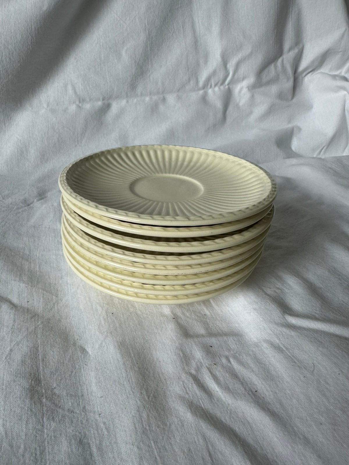 Stapeltje schotels van Wedgwood Edme, Ophalen, Gebruikt, Aardewerk, Kop(pen) en/of Schotel(s)