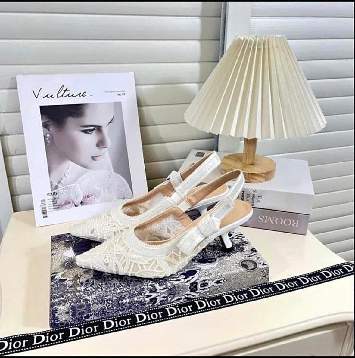 Elegante Witte Kanten Slingback Pumps met Kitten Heel, Ophalen of Verzenden, Zo goed als nieuw, Wit, Pumps