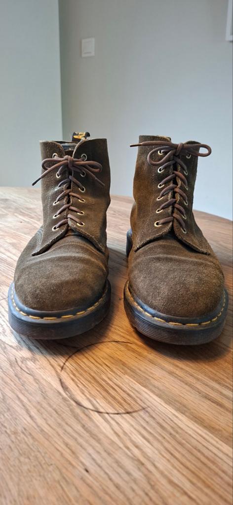 Dr. Martens 101 Suede Olive Maat 45, Overige kleuren, Boots, Ophalen of Verzenden, Zo goed als nieuw