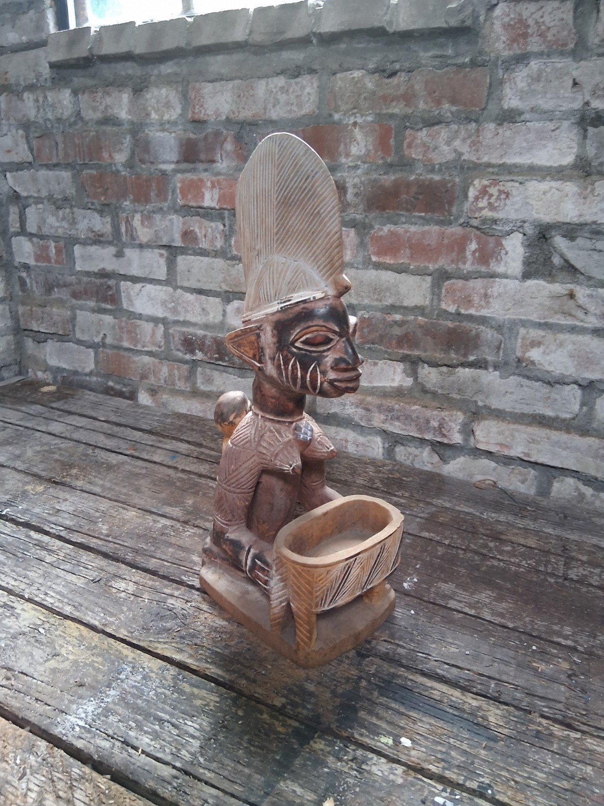 Uniek Afrikaans houten beeld met kind en kom, Antiek en Kunst, Afrika, Beeld, Ophalen, Hout