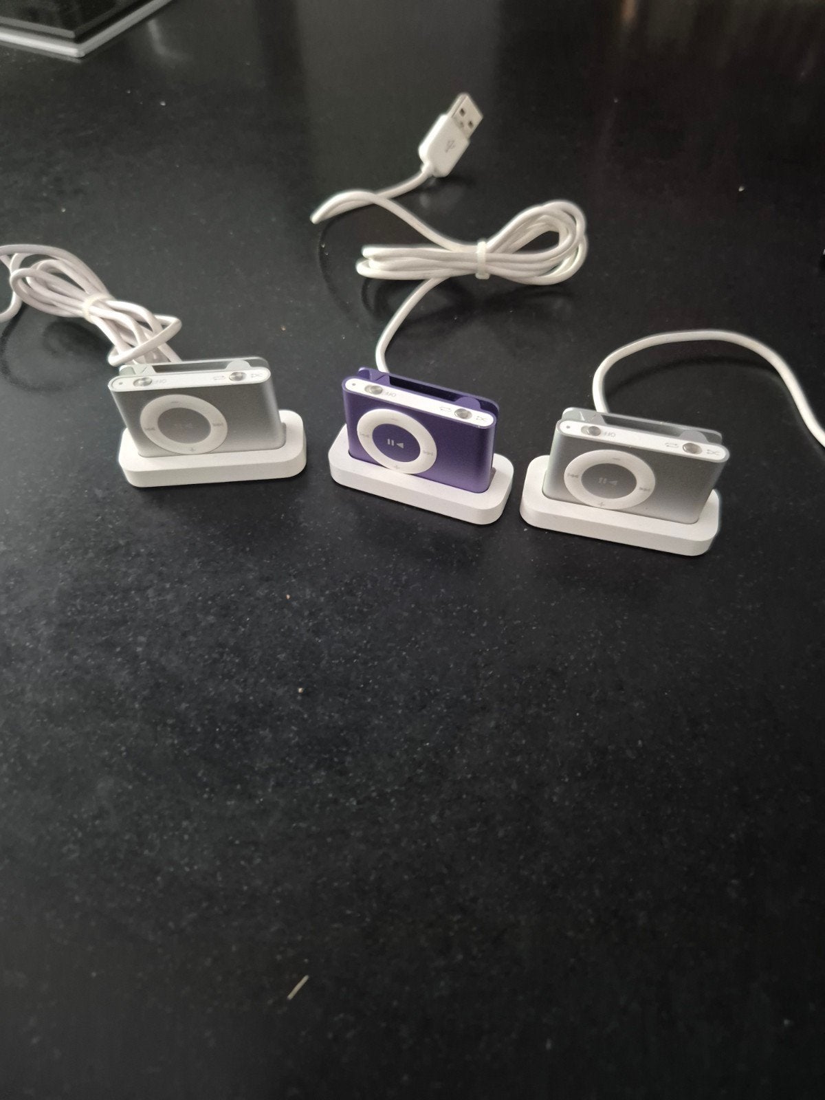 3x Apple iPod Shuffle 2e generatie - Vintage Tech, Audio, Tv en Foto, Mp3-spelers | Apple iPod, Ophalen, Niet werkend, Overige kleuren