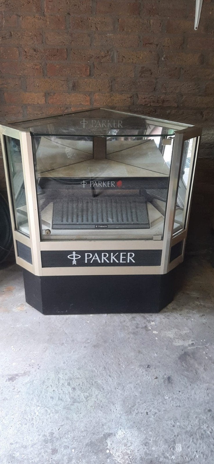 Parker toonbank hoekvitrine 60x60x80, Ophalen