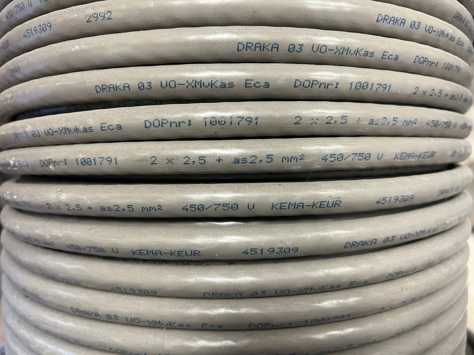 78 meter Draka 2x2,5 + aarde 2,5 mm2 buiten kabel KEMA-KEUR, Ophalen of Verzenden, Nieuw, Draka, Kabel of Snoer