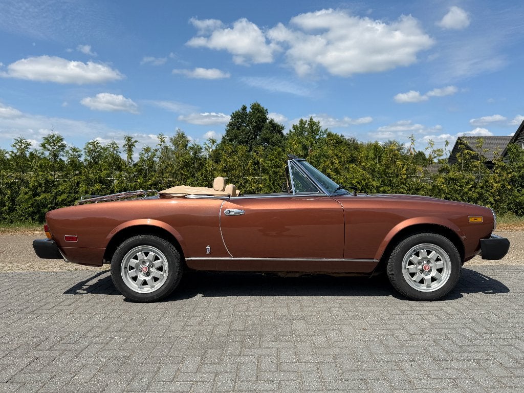 Fiat 124 2.0 Spider I USA 1982 Bruin, 1995 cc, Beige, 4 cilinders, Leder