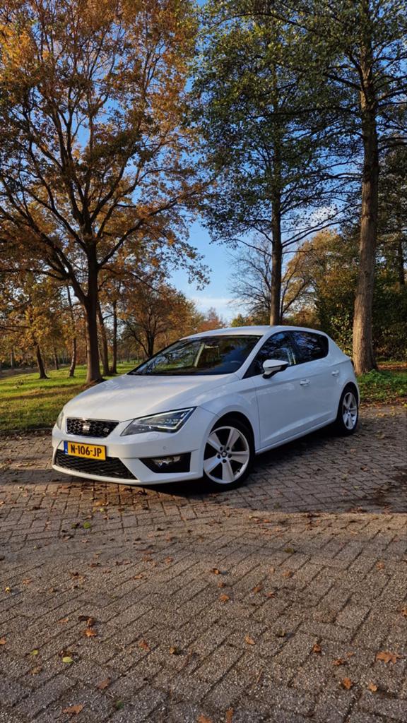 Seat Leon 1.4 TSI ACT FR | Led | Alcantara | Vol l Stoelverw, Voorwielaandrijving, Zwart, 4 cilinders, Alcantara