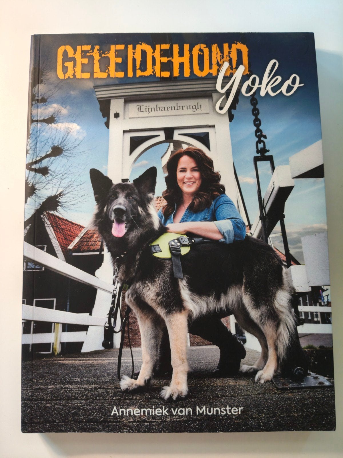 Annemiek van Munster - Geleidehond Yoko, Honden, Annemiek van Munster, Ophalen of Verzenden, Zo goed als nieuw