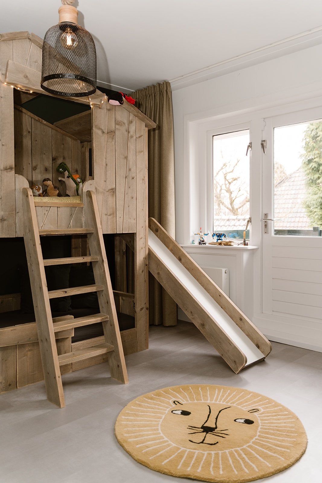 Uniek Stapelbed met Glijbaan, Speelhuisje en kleding kast, Ophalen, 90 cm, Tweepersoons, Zo goed als nieuw