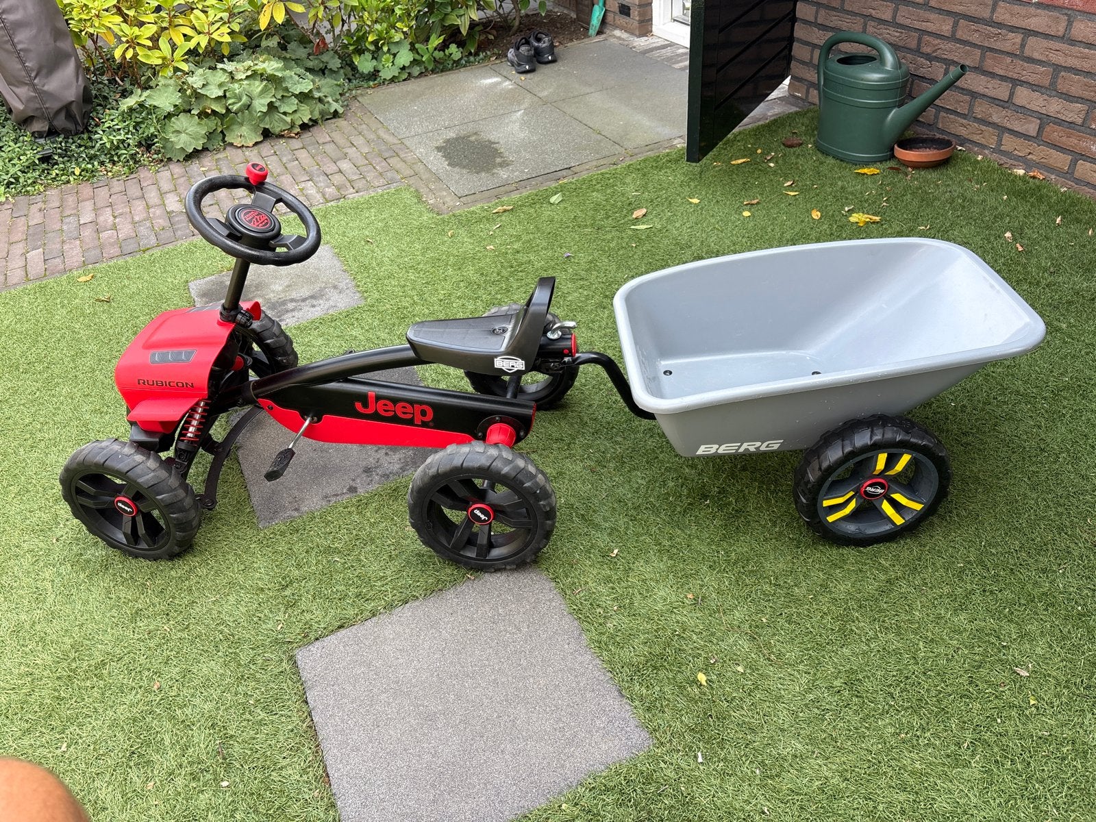BERG Jeep Rubicon skelter met aanhanger, Kinderen en Baby's, Speelgoed | Buiten | Skelters, Ophalen, Zo goed als nieuw, Berg, Met kar of aanhanger