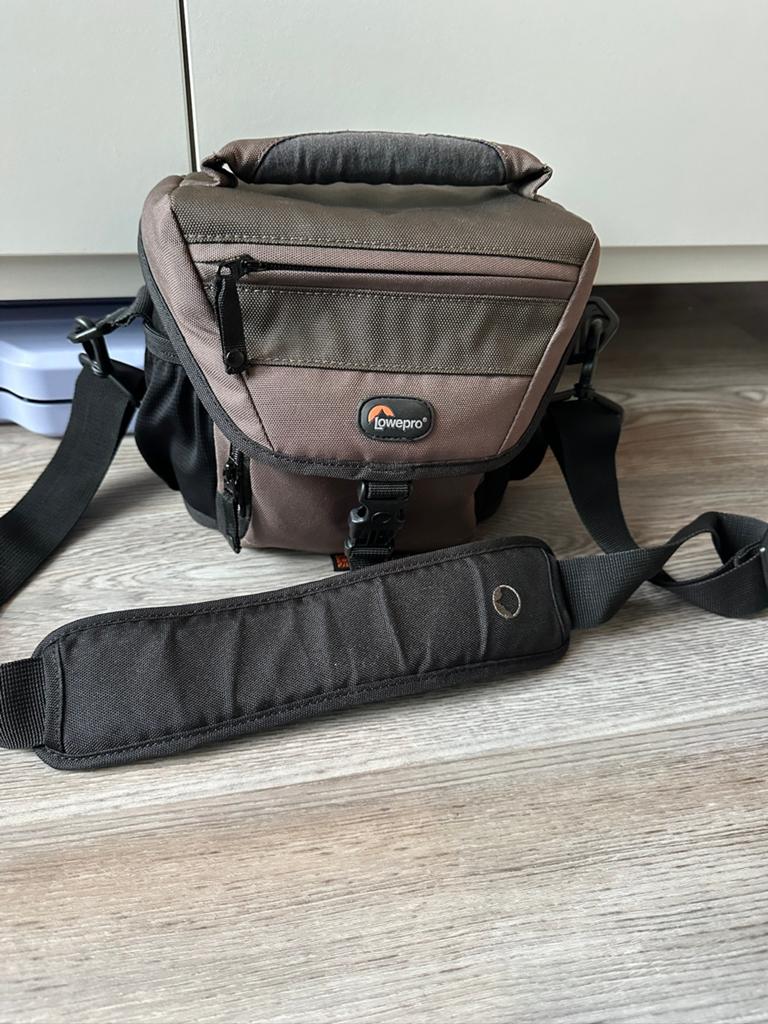 Lowepro Nova 140 AW cameratas, Audio, Tv en Foto, Fotografie | Fototassen, Ophalen of Verzenden, Zo goed als nieuw, Schoudertas
