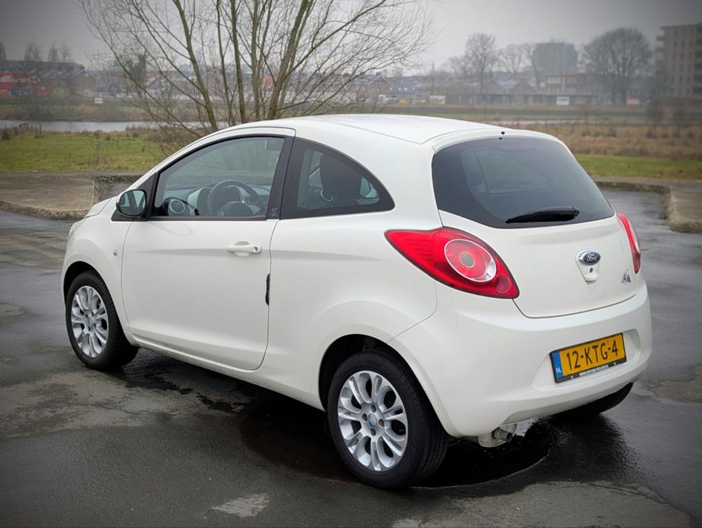 Ford Ka 1.2 51KW 2010 Wit, Auto's, Voorwielaandrijving, Euro 5, Stof, 1242 cc