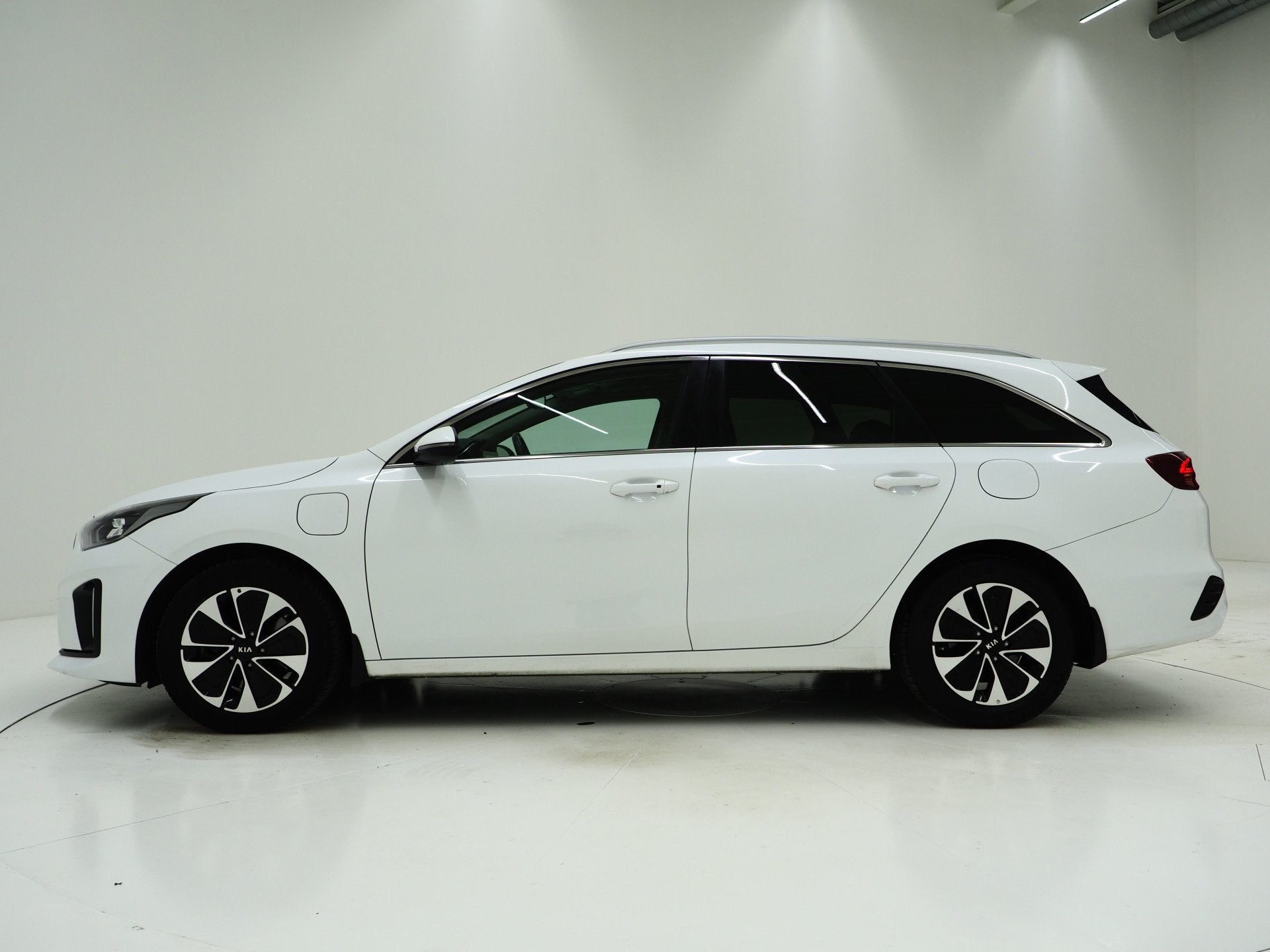 Kia Ceed Sportswagon 1.6 GDI PHEV DynamicLine | Camera | Key, Stof, Gebruikt, Wit, Plug-in hybride