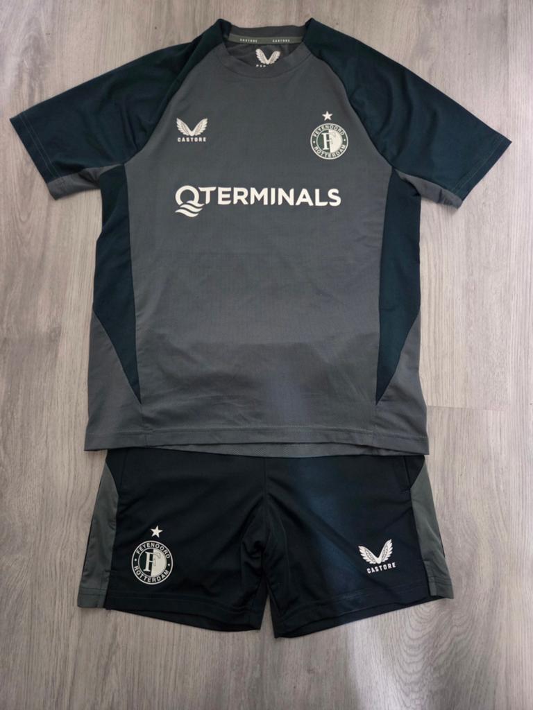 Feyenoord trainingstenue maat 158, Ophalen of Verzenden, Zo goed als nieuw, Feyenoord, Jongen