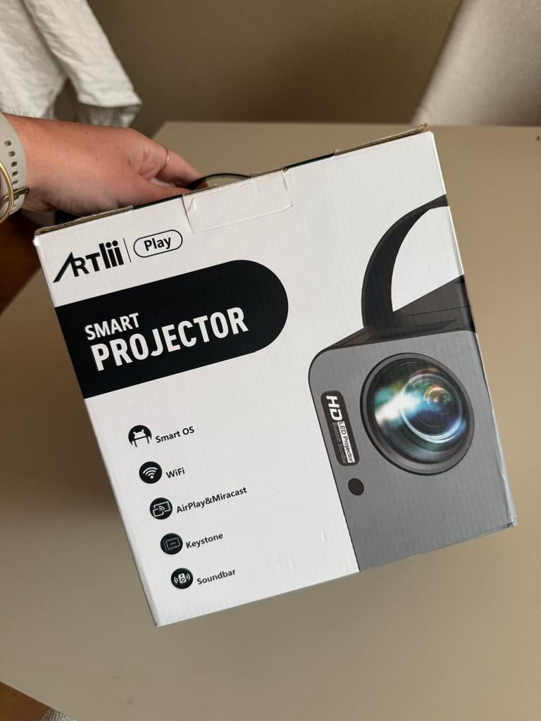 Artliii smart projector (mini beamer), Audio, Tv en Foto, Beamers, Ophalen of Verzenden, Zo goed als nieuw, LED