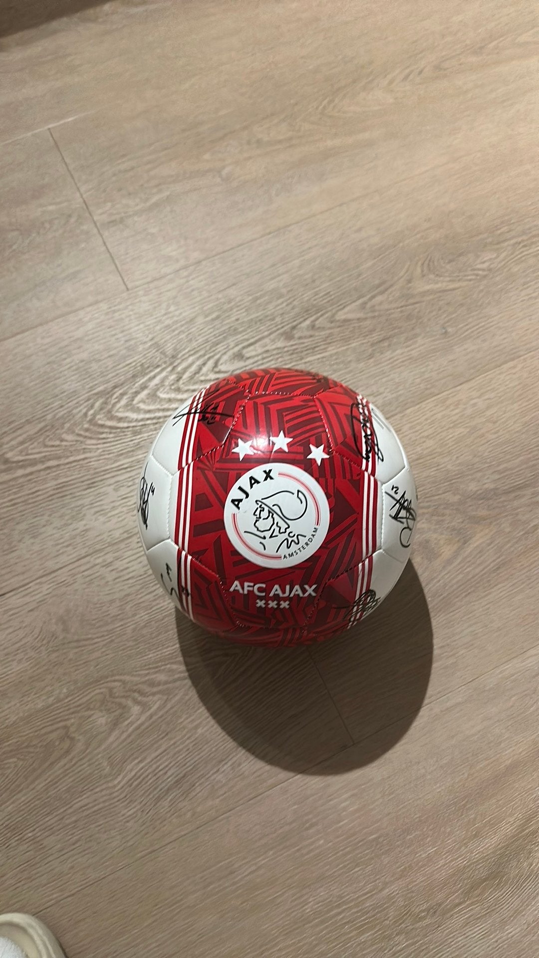 Ajax bal 24-25 gesigneerd door hele elftal, Verzamelen, Ophalen of Verzenden, Zo goed als nieuw, Ajax, Shirt