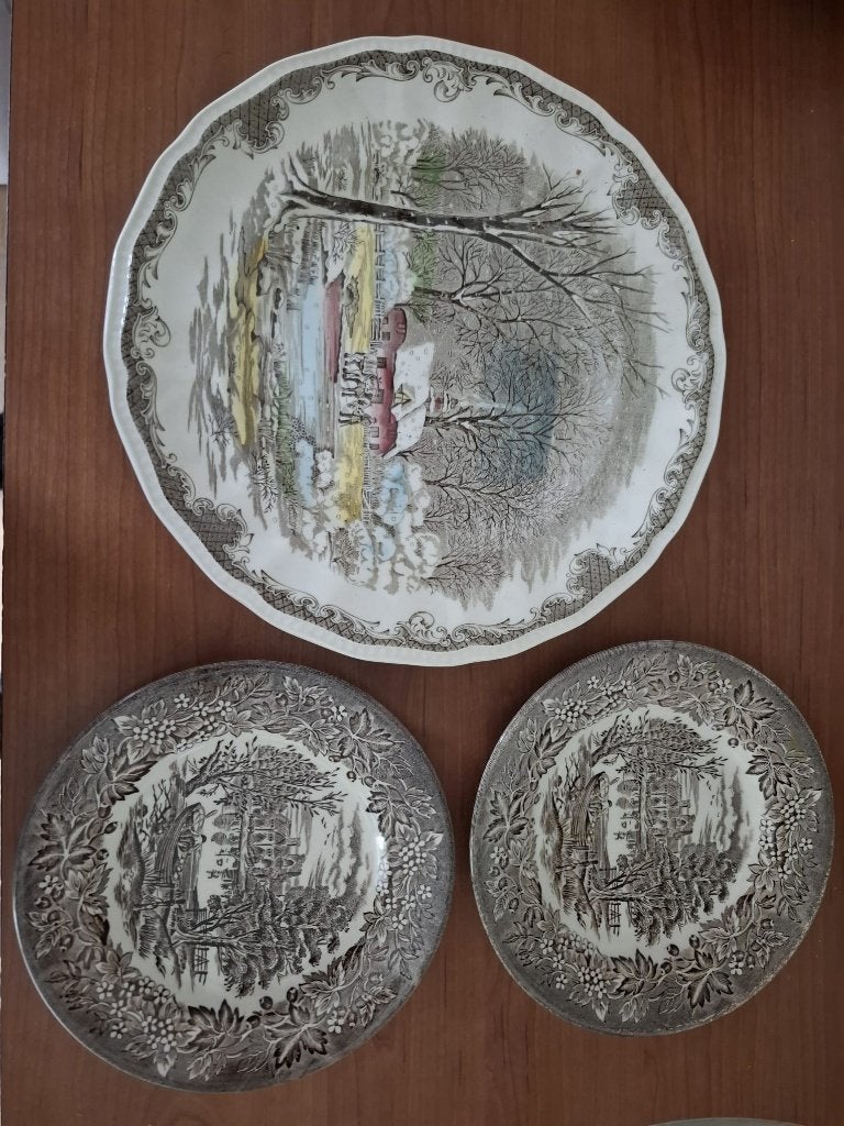 TE KOOP: 3 Ironstone servies bordjes, Huis en Inrichting, Keuken | Servies, Ophalen, Overige merken, Zo goed als nieuw, Bord(en)