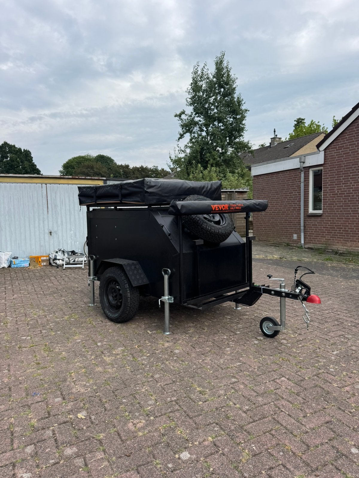 Offroad/kampeer aanhanger inclusief daktent en luifel!, Ophalen, Zo goed als nieuw