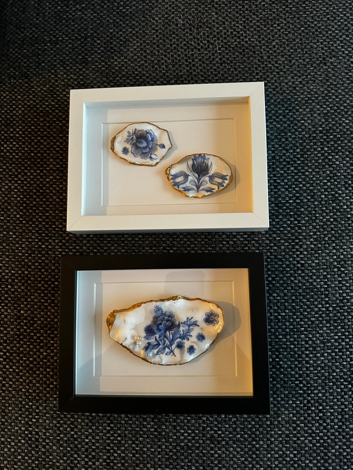 Delfts blauw bewerkte oesterschelpen in lijst (13x18 cm), Blauw, Nieuw, Ophalen of Verzenden, Klassiek