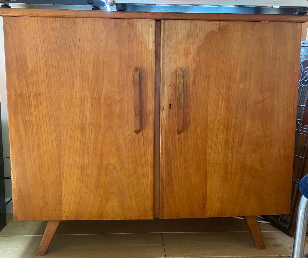 Laag retro kast, Huis en Inrichting, Kasten | Buffetkasten, Ophalen, Met plank(en), Gebruikt, 100 tot 150 cm
